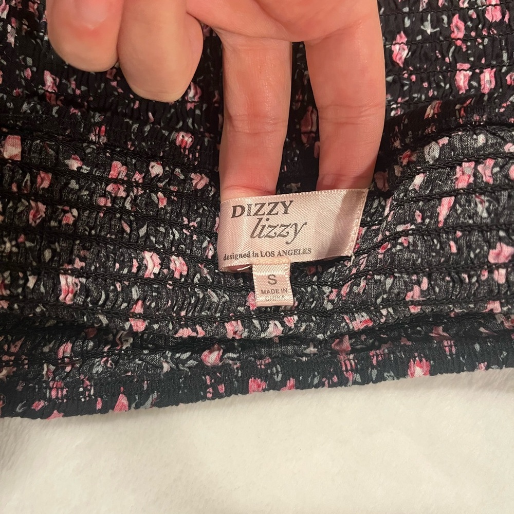 Small Dizzy Lizzy Long Balloon Sleeve Smocked Top. Size small - Picture 7 of 9